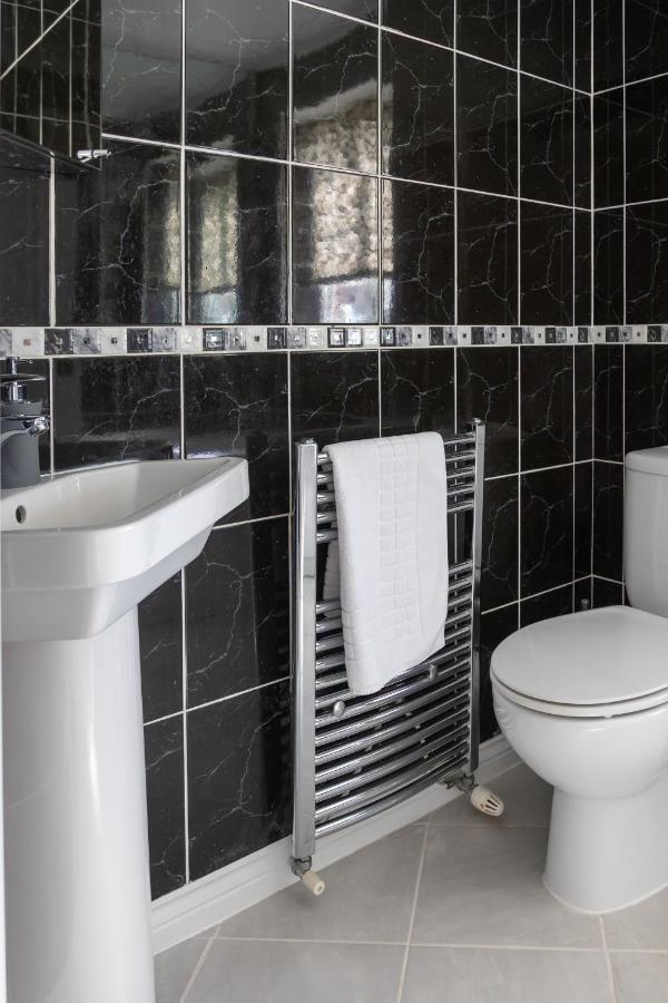 Hereford - Finch House - Modern 4 Bedroom House Located In South Hereford, Dog Friendly With Nearby Countryside, Pool Table, Sleeps Up To 10 Guests - Hosted By Rentmyhouse Εξωτερικό φωτογραφία