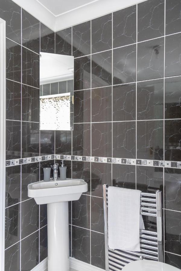 Hereford - Finch House - Modern 4 Bedroom House Located In South Hereford, Dog Friendly With Nearby Countryside, Pool Table, Sleeps Up To 10 Guests - Hosted By Rentmyhouse Εξωτερικό φωτογραφία