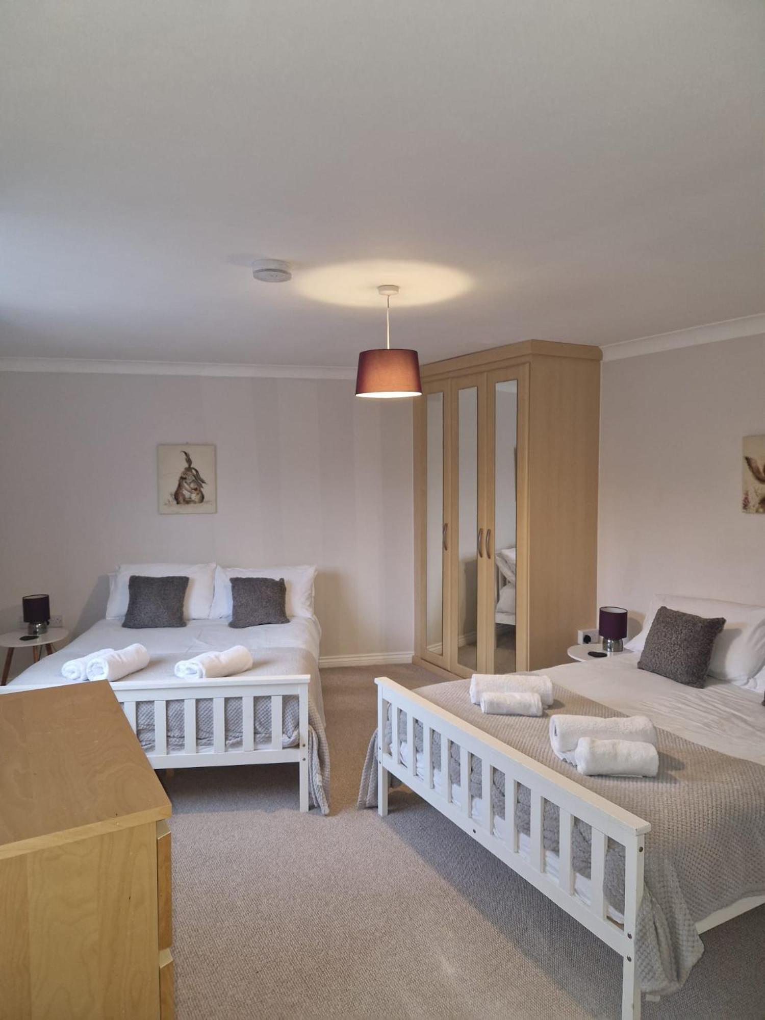 Hereford - Finch House - Modern 4 Bedroom House Located In South Hereford, Dog Friendly With Nearby Countryside, Pool Table, Sleeps Up To 10 Guests - Hosted By Rentmyhouse Εξωτερικό φωτογραφία