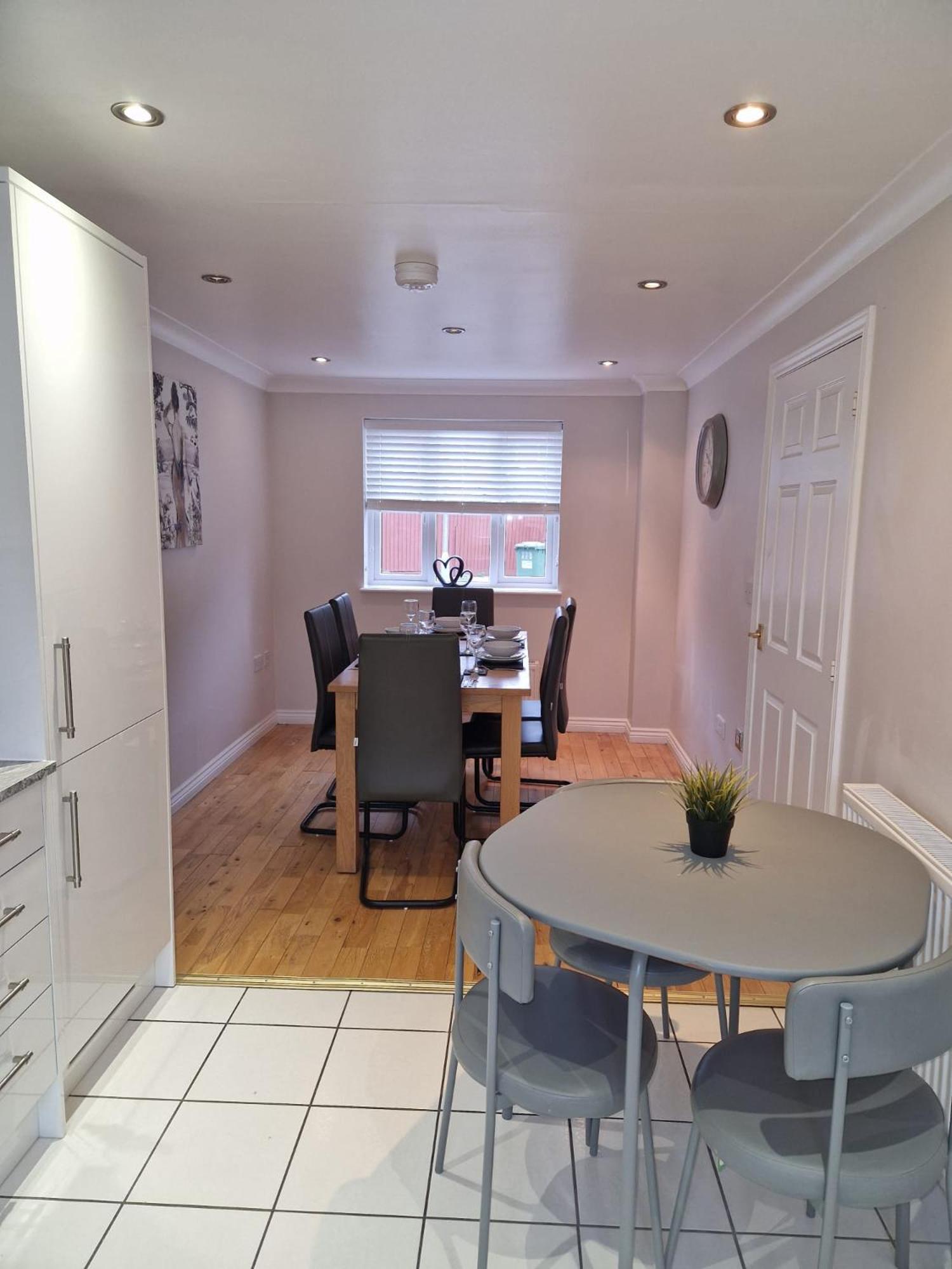 Hereford - Finch House - Modern 4 Bedroom House Located In South Hereford, Dog Friendly With Nearby Countryside, Pool Table, Sleeps Up To 10 Guests - Hosted By Rentmyhouse Εξωτερικό φωτογραφία